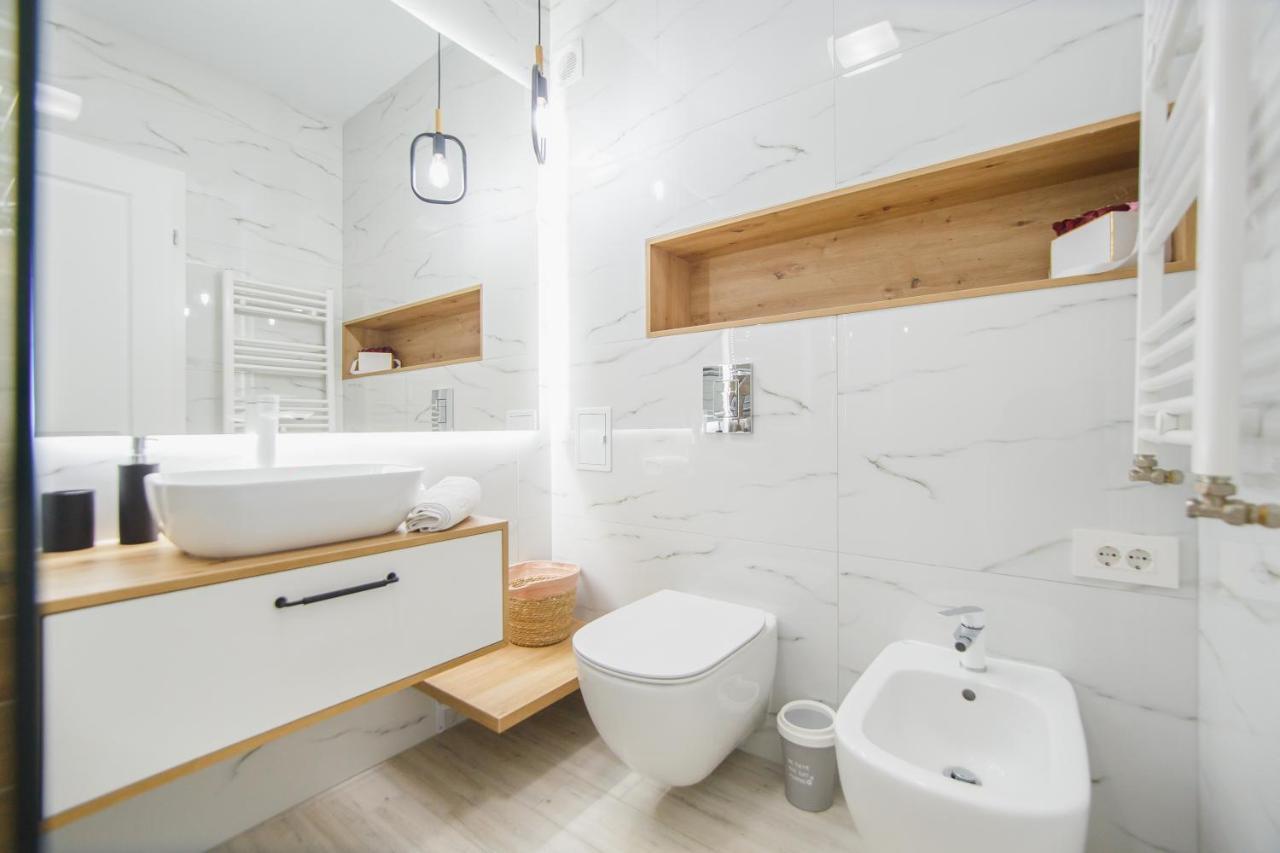 Pinkwood Harmony Appartement Oradea Buitenkant foto