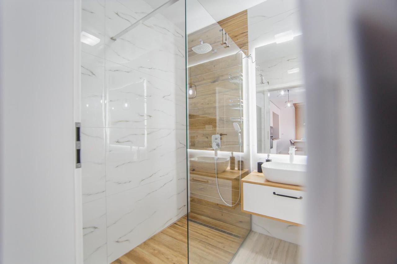 Pinkwood Harmony Appartement Oradea Buitenkant foto